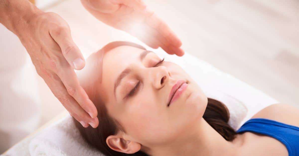 What Is the Difference Between Reiki and Polarity Therapy?