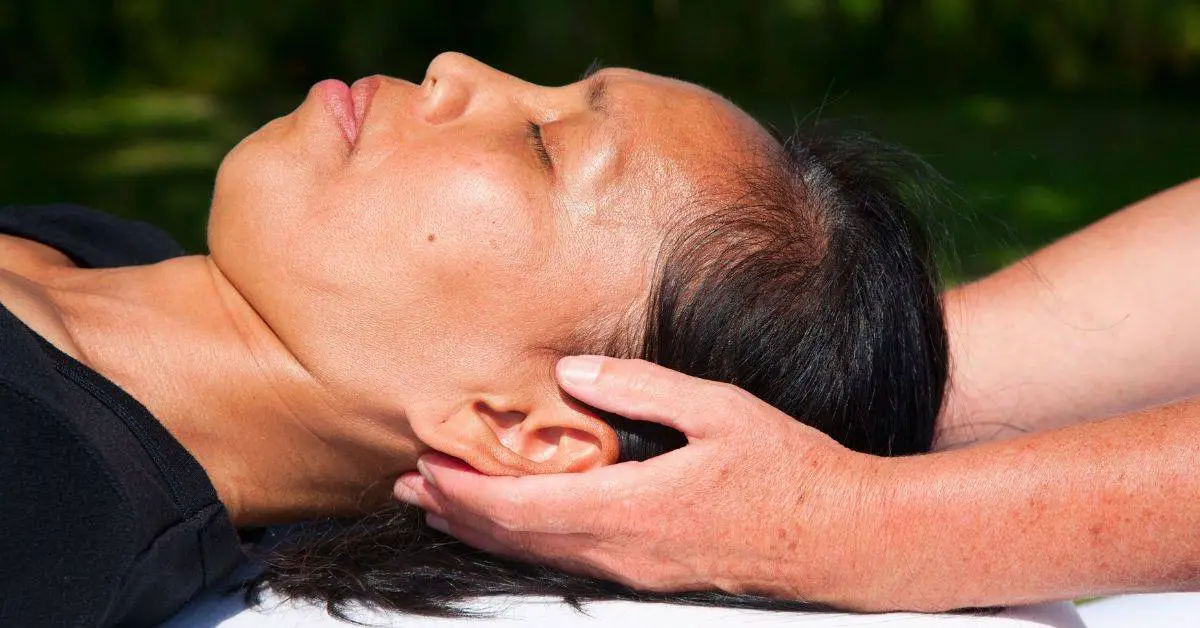 What Is the Difference Between Reiki and Polarity Therapy?