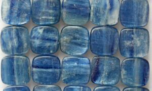 Kyanite crystals meaning